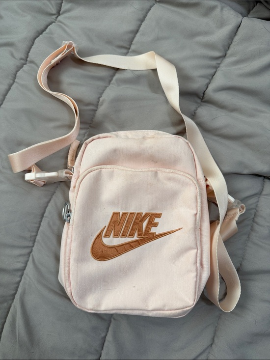 Nike Handbags - 🫶🏼3 for $12!!🫶🏼 Nike Small Crossbody Bag in Pale Pink with Tan Logo